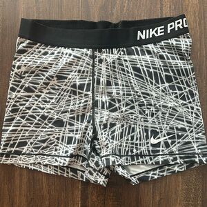 Nike pro shorts size large 2 inch inseam
